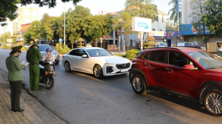 Hàng trăm CBCS Công an tăng cường trực chốt trên địa bàn TP Vinh