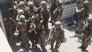 Đấu súng tại sân bay Kabul,  một người Afghanistan thiệt mạng