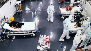 Sử dụng Robot phục vụ điều trị bệnh nhân COVID-19 nặng