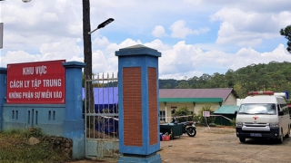 Nhân viên lễ tân dựng chuyện bị phạt mượn tiền người cách ly