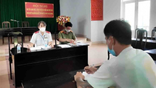 Đi cắt tóc bị mời về, viết bài xuyên tạc nói xấu tổ chống dịch