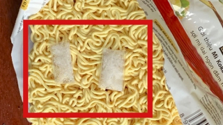 Đi "nhận hộ"  bạn gói mì tôm có giấu ma túy bên trong