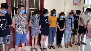 Chủ quán karaoke bắt giữ khách để... đòi nợ