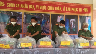 Công an huyện Nhơn Trạch khai trương gian hàng 0 đồng