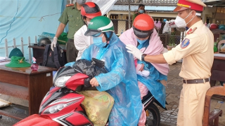 Những chiến sĩ Công an kiên cường nơi tuyến đầu phòng, chống dịch