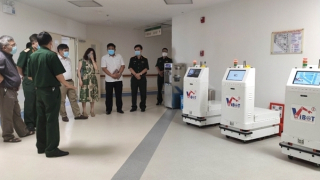 Robot y tế VIBOT - “cánh tay” nối dài của bác sĩ trong khu cách ly điều trị COVID-19