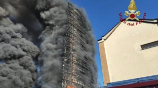 Hoả hoạn kinh hoàng thiêu rụi toà cao ốc tại Italia