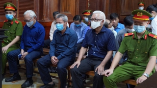 Ma trận thâu tóm và rút ruột Đông Á Bank của Trần Phương Bình