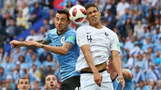 Muôn kiểu trị thương độc đáo trong thể thao