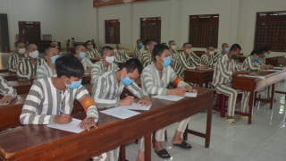 Đường về nẻo thiện của phạm nhân được đặc xá ở  trại giam Kim Sơn