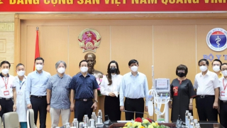 Bộ Y tế tiếp nhận 34 máy thở để phục vụ hồi sức tích cực bệnh nhân COVID-19 nặng