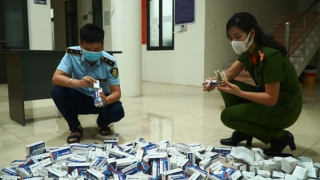 Phát hiện 500 hộp thuốc điều trị COVID-19 không rõ nguồn gốc