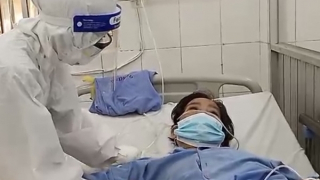 Cấp cứu thành công bệnh nhân nhiễm COVID-19 đã ngừng tim