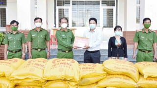 Trại giam Cái Tàu chia sẻ khó khăn với người dân