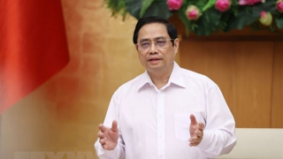 Thủ tướng: Nghiên cứu kỹ, khoa học để thích ứng an toàn với COVID-19