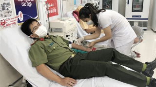Đoàn viên thanh niên Công an hiến máu cấp cứu sản phụ qua cơn nguy kịch