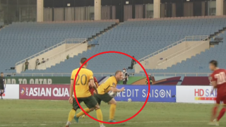 VAR có tước oan quả phạt đền của tuyển Việt Nam không?