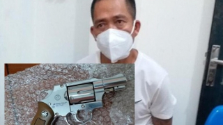 Đối tượng 4 tiền án mang theo súng "thông chốt" lên cầu Nhật Tân