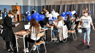 Romania: Tiêm chủng đại trà cho học sinh