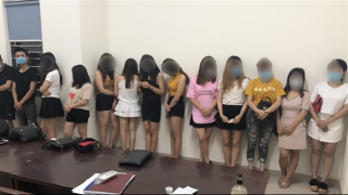 Bán phấn buôn hương bất chấp dịch bệnh