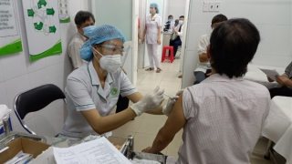 100% người dân từ 18 tuổi trở lên tại TP Hồ Chí Minh và Long An đã tiêm xong mũi 1