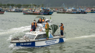 Công an các tỉnh miền Trung triển khai giúp dân đối phó bão số 5