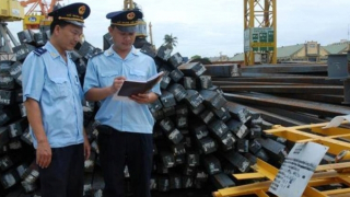 Bố trí đủ cán bộ đảm bảo thông quan hàng hóa