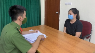 Vợ say rượu "giải cứu" chồng ở chốt kiểm dịch