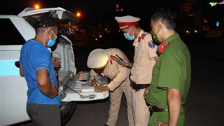 Đã vi phạm quy định chống dịch, lại còn livestream trên Facebook