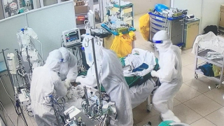 “Cuộc chiến” ở tầng điều trị bệnh nhân COVID-19 cao nhất của Hà Nội