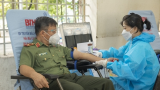 Hơn 350 giảng viên, học viên An ninh hiến máu cứu người giữa dịch bệnh