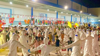 Đêm trung thu đặc biệt của hơn 1.000 trẻ F0 ở Bình Dương