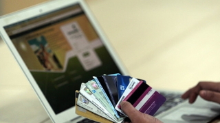 Chiếm quyền sử dụng Facebook rồi nhắn tin "mượn tiền"