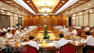 Bộ Chính trị: Khuyến khích và bảo vệ cán bộ năng động, sáng tạo