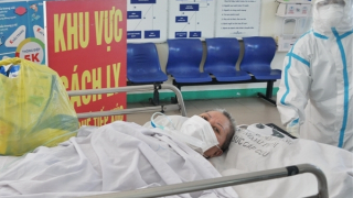 Nữ bệnh nhân COVID-19 tiên lượng không qua khỏi đã "tái sinh"