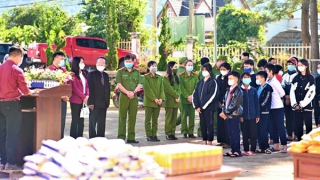 Trao quà và học bổng cho vùng đồng bào dân tộc thiểu số