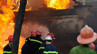 Tượng đài trong khói lửa