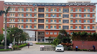 Phong tỏa Bệnh viện Đa khoa Trung ương Quảng Nam để sàng lọc F0