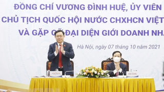 Người dân, doanh nghiệp là trung tâm trong mọi quyết sách