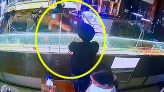 Giả khách mua vàng rồi cướp 2 sợi dây chuyền