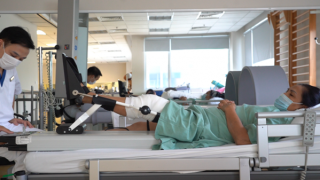 Thay xương khớp nhân tạo in 3D cho bệnh nhân khuyết tật 18 năm