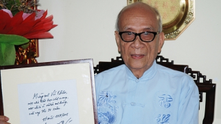 Giáo sư Vũ Khiêu với Bác Hồ và “Anh Văn”, “Anh Sáu”