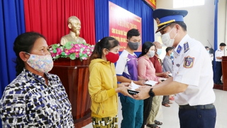 Cảnh sát biển đồng hành cùng ngư dân Quảng Nam