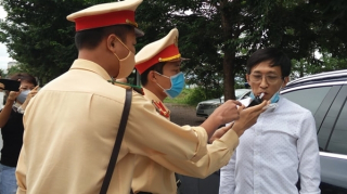 Kiểm tra, xử lý “ma men” cầm lái khu vực ngoại thành