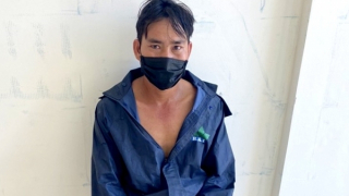 Bất ngờ dùng búa tấn công người đang chơi cờ tử vong