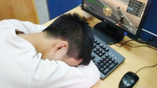 Trẻ lạm dụng Internet sẽ nhiều hệ lụy