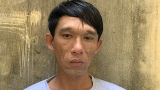 Dùng dao đuổi chém và đốt xe người khác