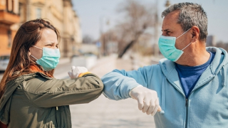 Chạm - Sự tinh tế ẩn dưới làn da