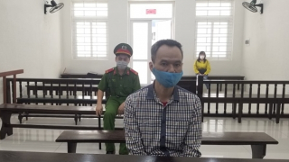 Đâm đồng nghiệp, bảo vệ trường song ngữ lĩnh 13 năm tù