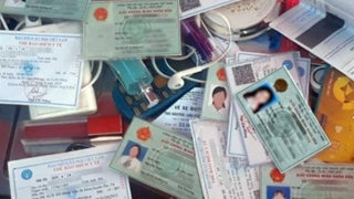 Bỗng dưng trở thành... con nợ